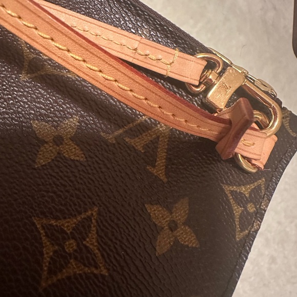 Louis Vuitton Neverfull Wrislet Monogram Print Red Interior - Picture 6 of 11